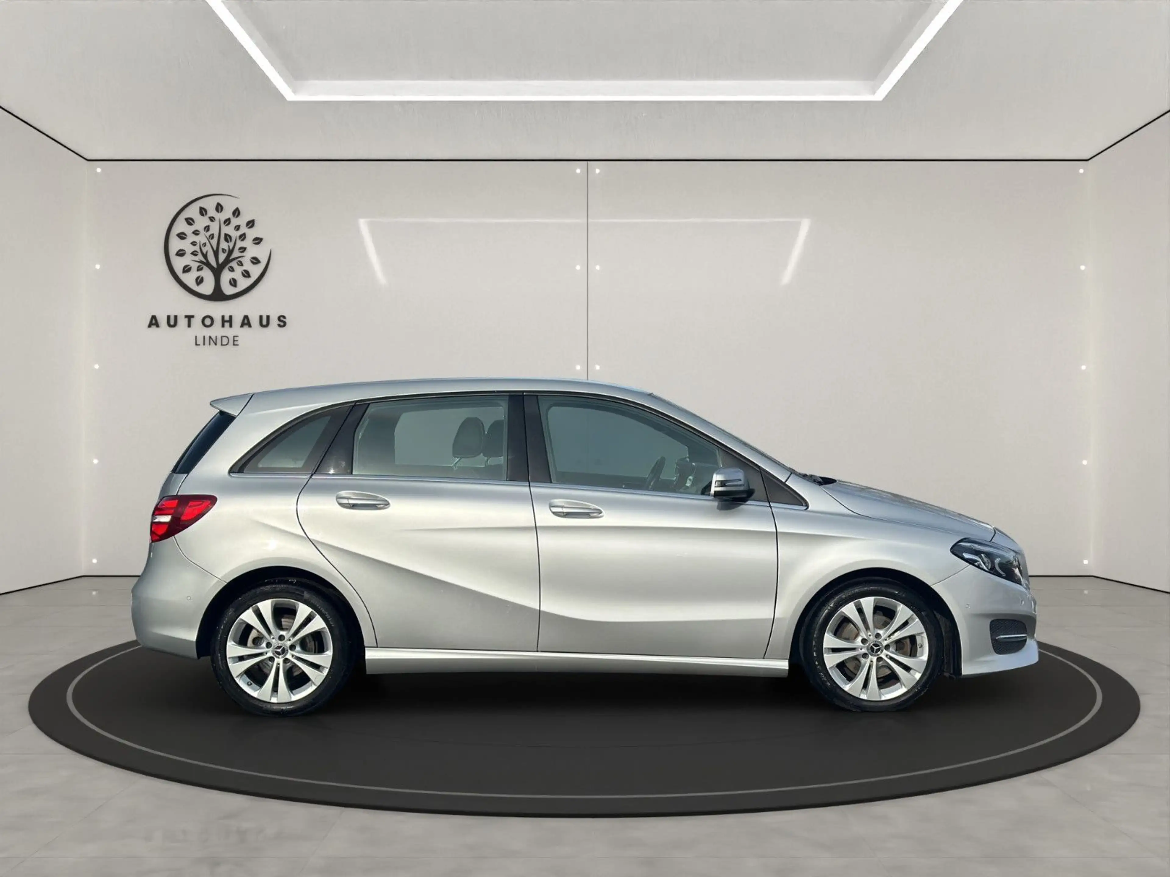 Mercedes-Benz B 180 euro6 LED Scheinwerfer Navi Teilleder — photo 6