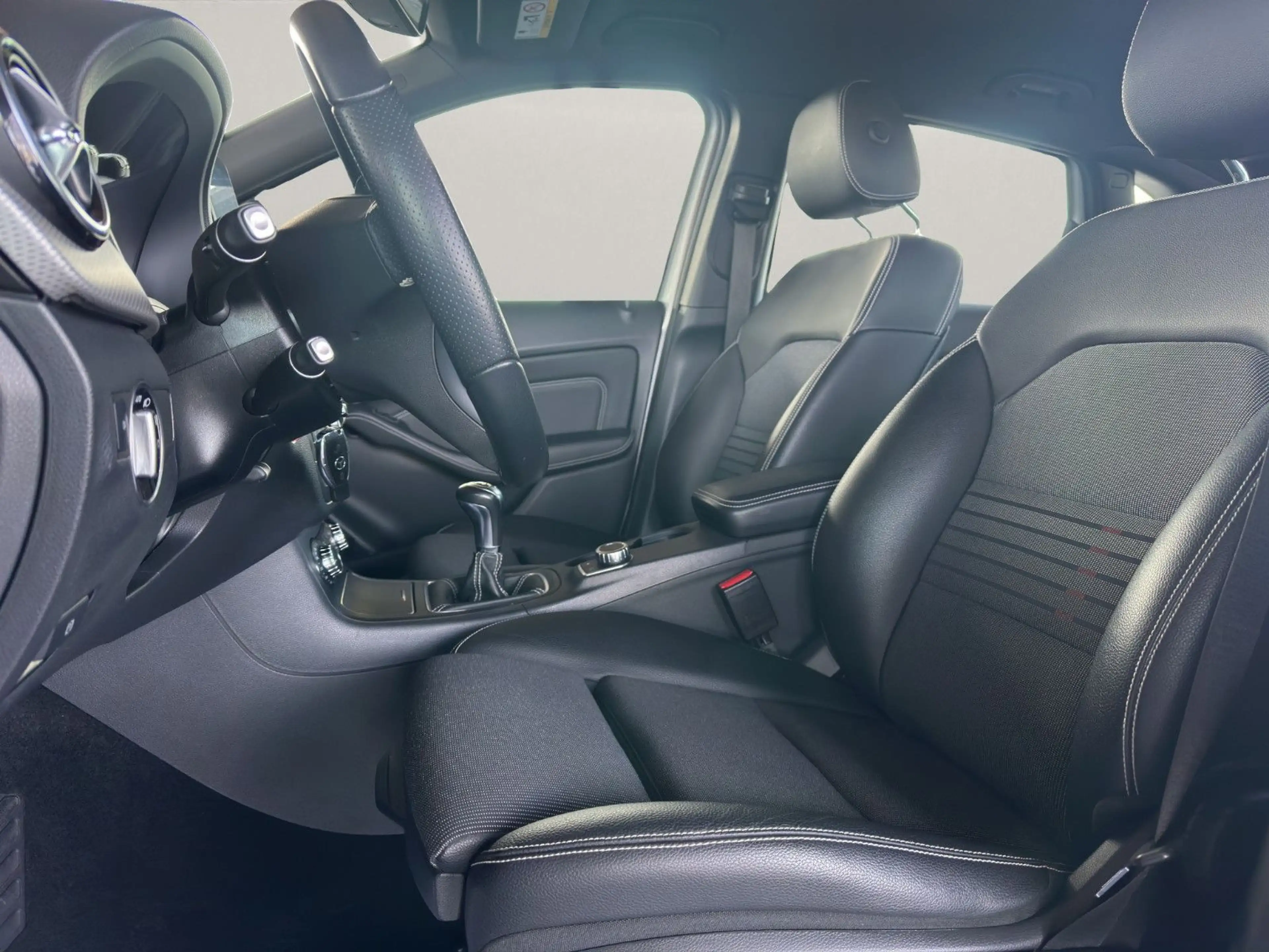 Mercedes-Benz B 180 euro6 LED Scheinwerfer Navi Teilleder — photo 13