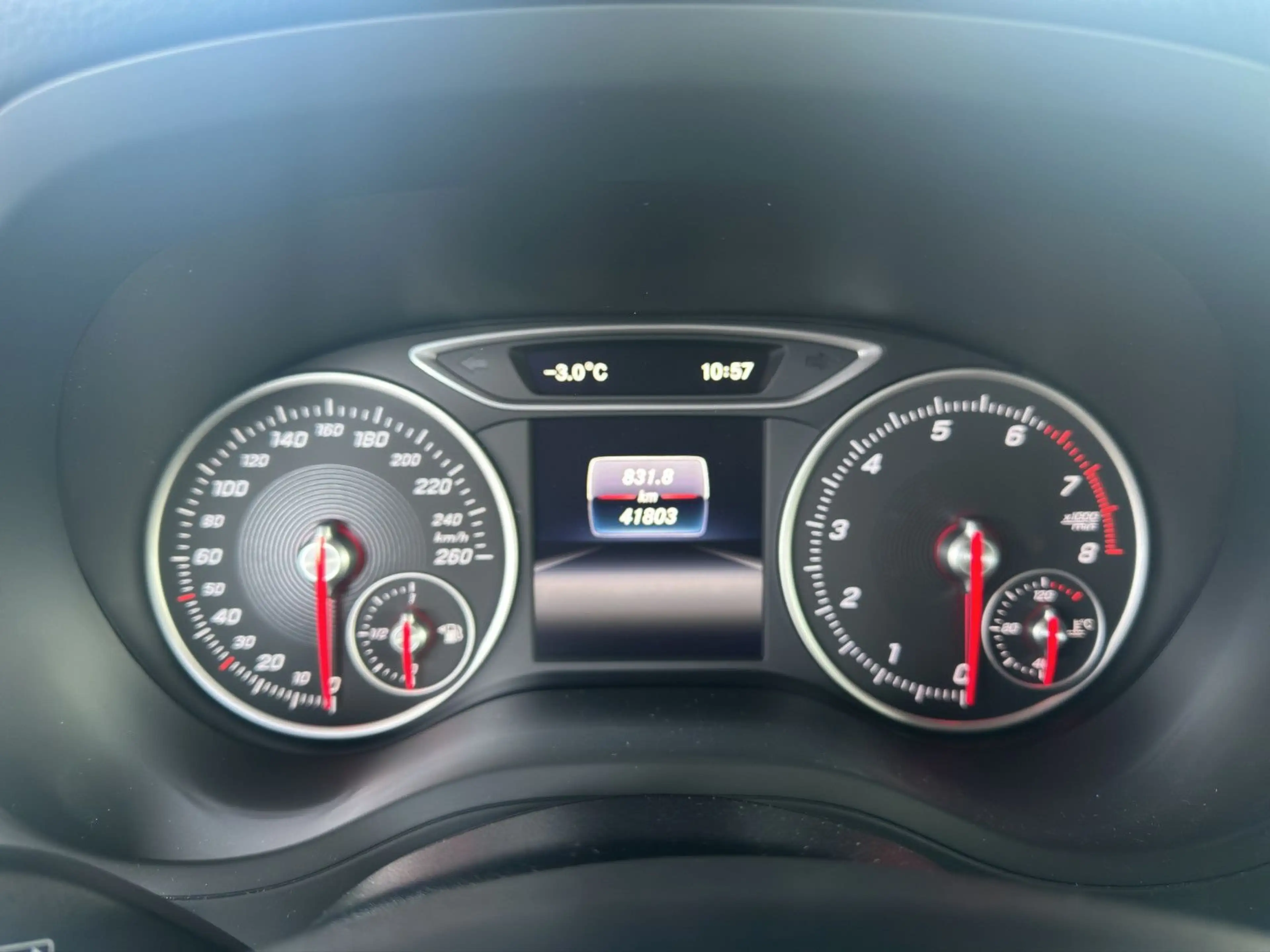 Mercedes-Benz B 180 euro6 LED Scheinwerfer Navi Teilleder — photo 10