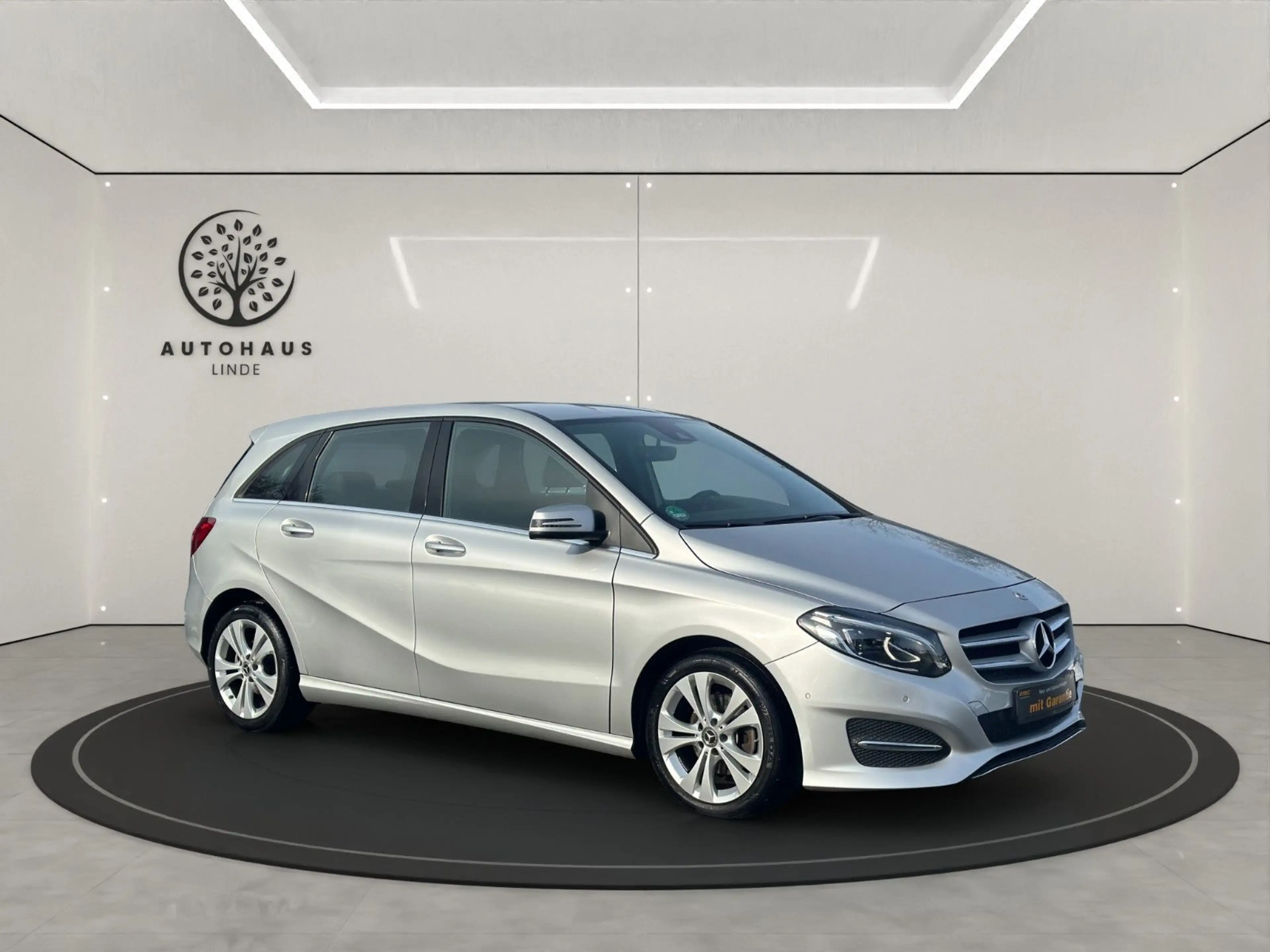 Mercedes-Benz B 180 euro6 LED Scheinwerfer Navi Teilleder — photo 7