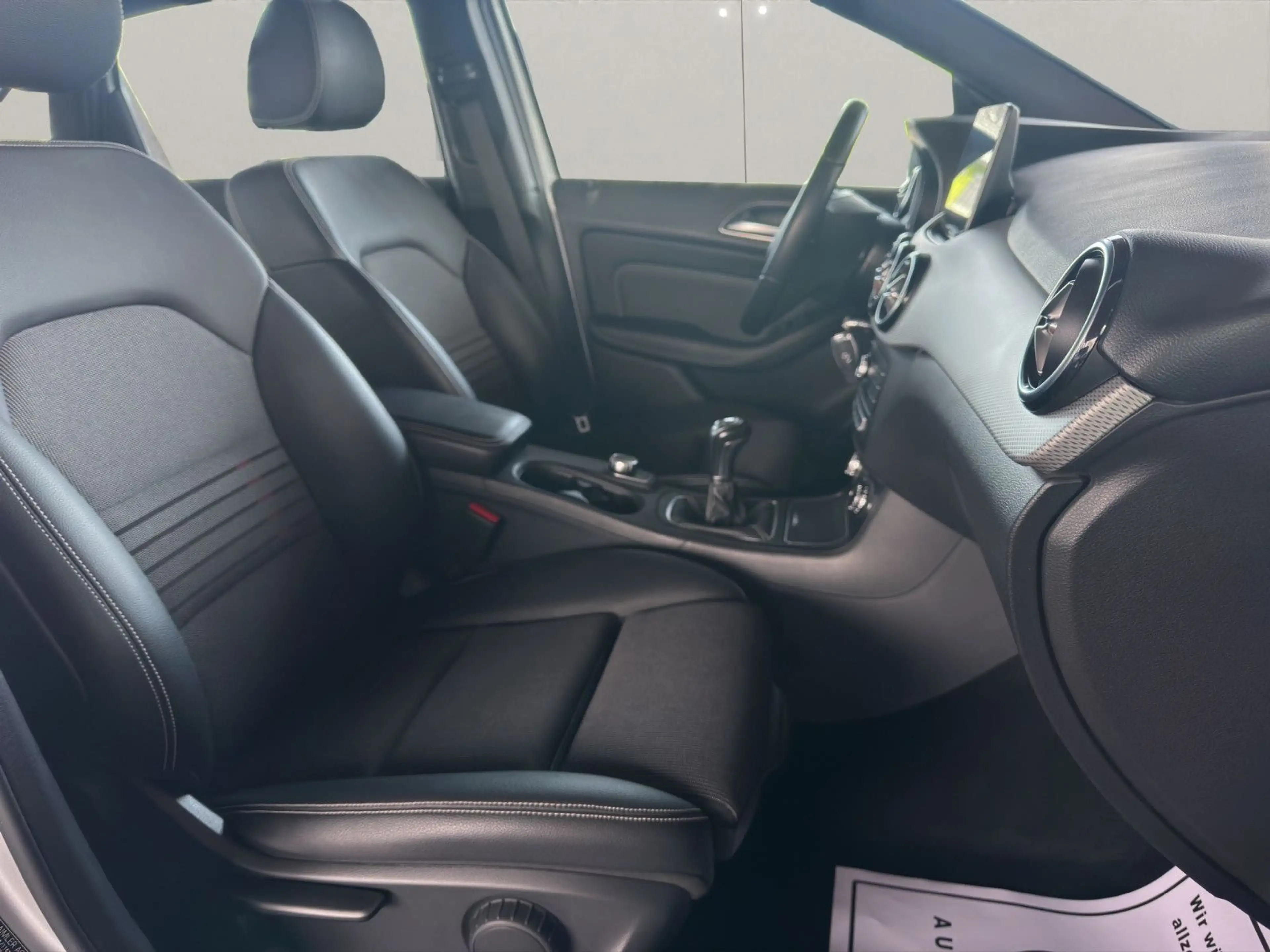Mercedes-Benz B 180 euro6 LED Scheinwerfer Navi Teilleder — photo 14
