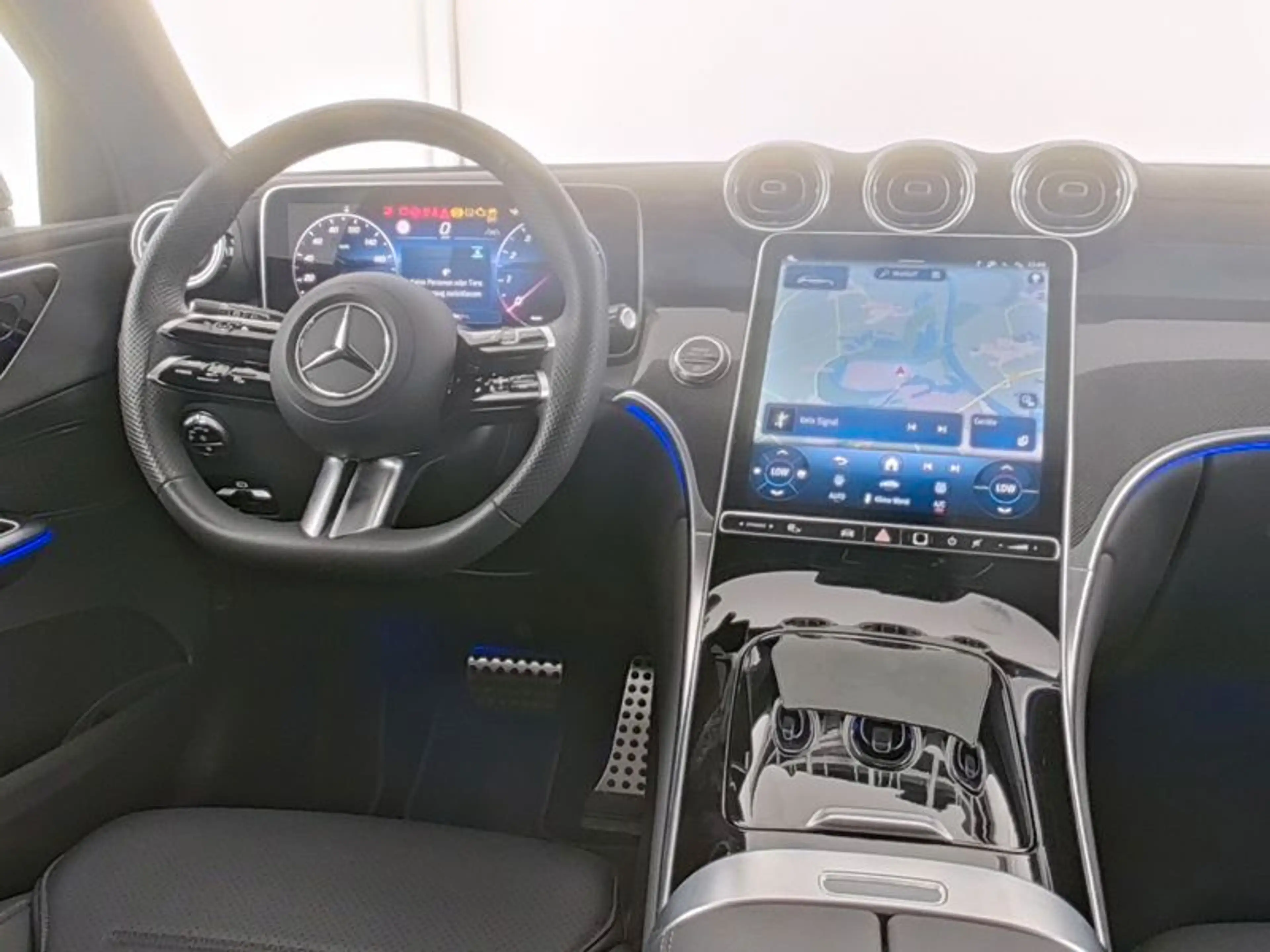 Mercedes-Benz GLC 200 4MATIC AMG+MEMORY+TOTW+AMBIENTE+ILS+AHK — photo 6