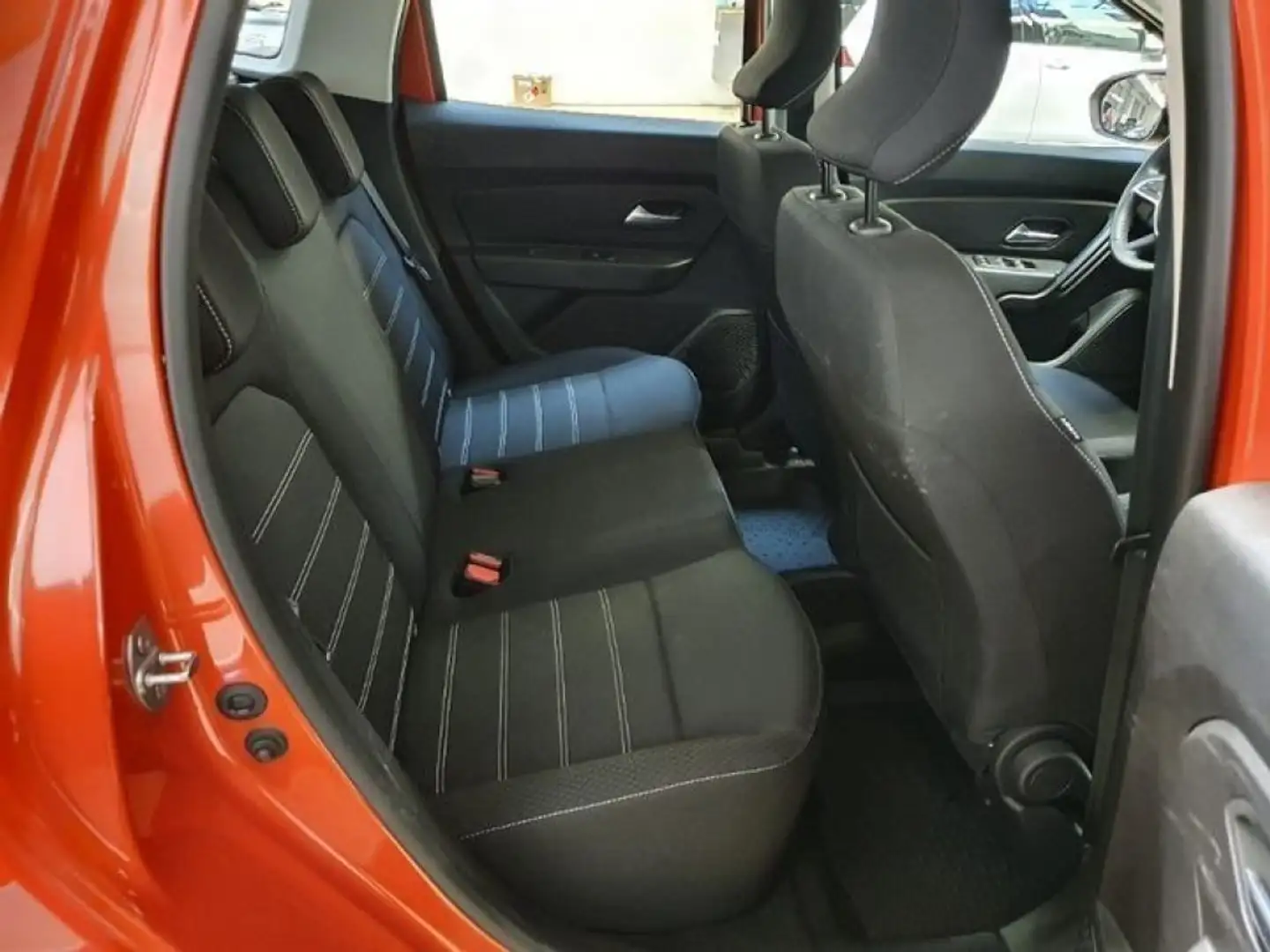 Dacia Duster 1.0 TCe GPL 4x2 Comfort Arancione - 2