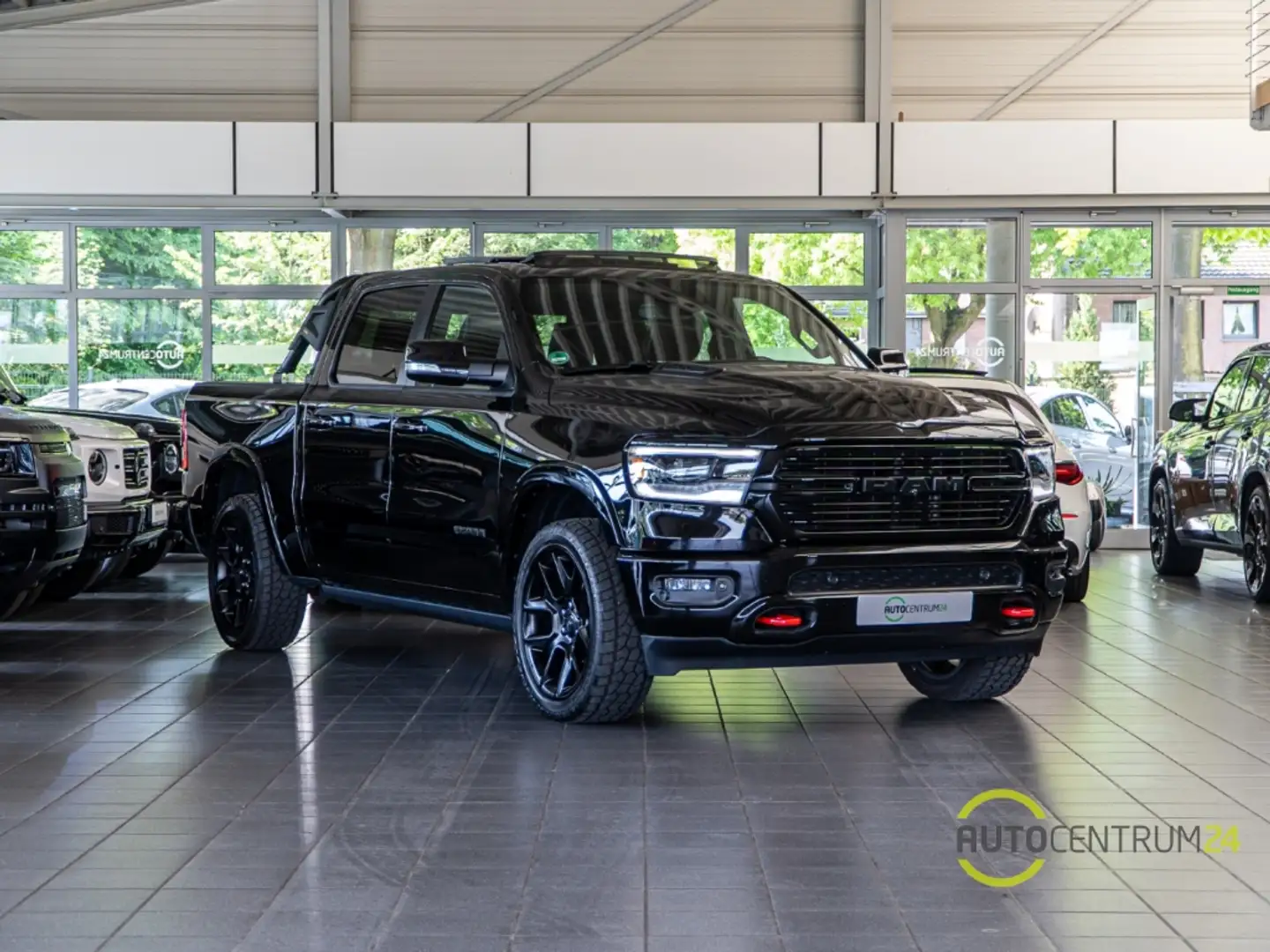 Dodge RAM 1500 4X4 Laramie Pano AHK Deutsches Fahrzeug Noir - 1