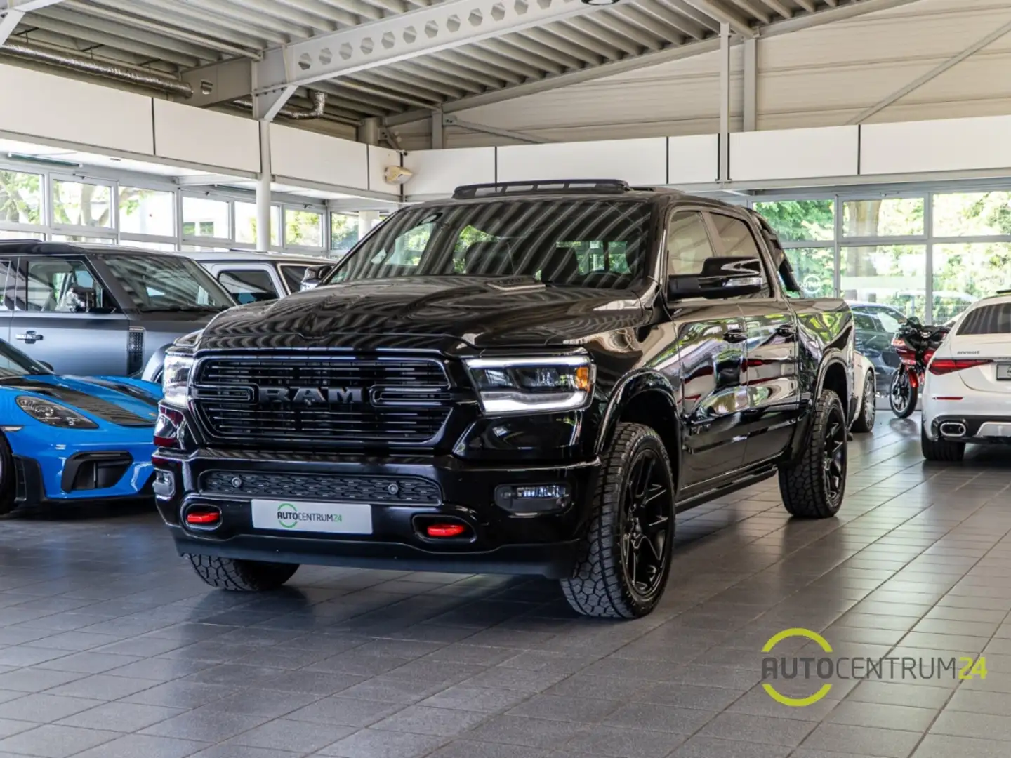 Dodge RAM 1500 4X4 Laramie Pano AHK Deutsches Fahrzeug Noir - 2