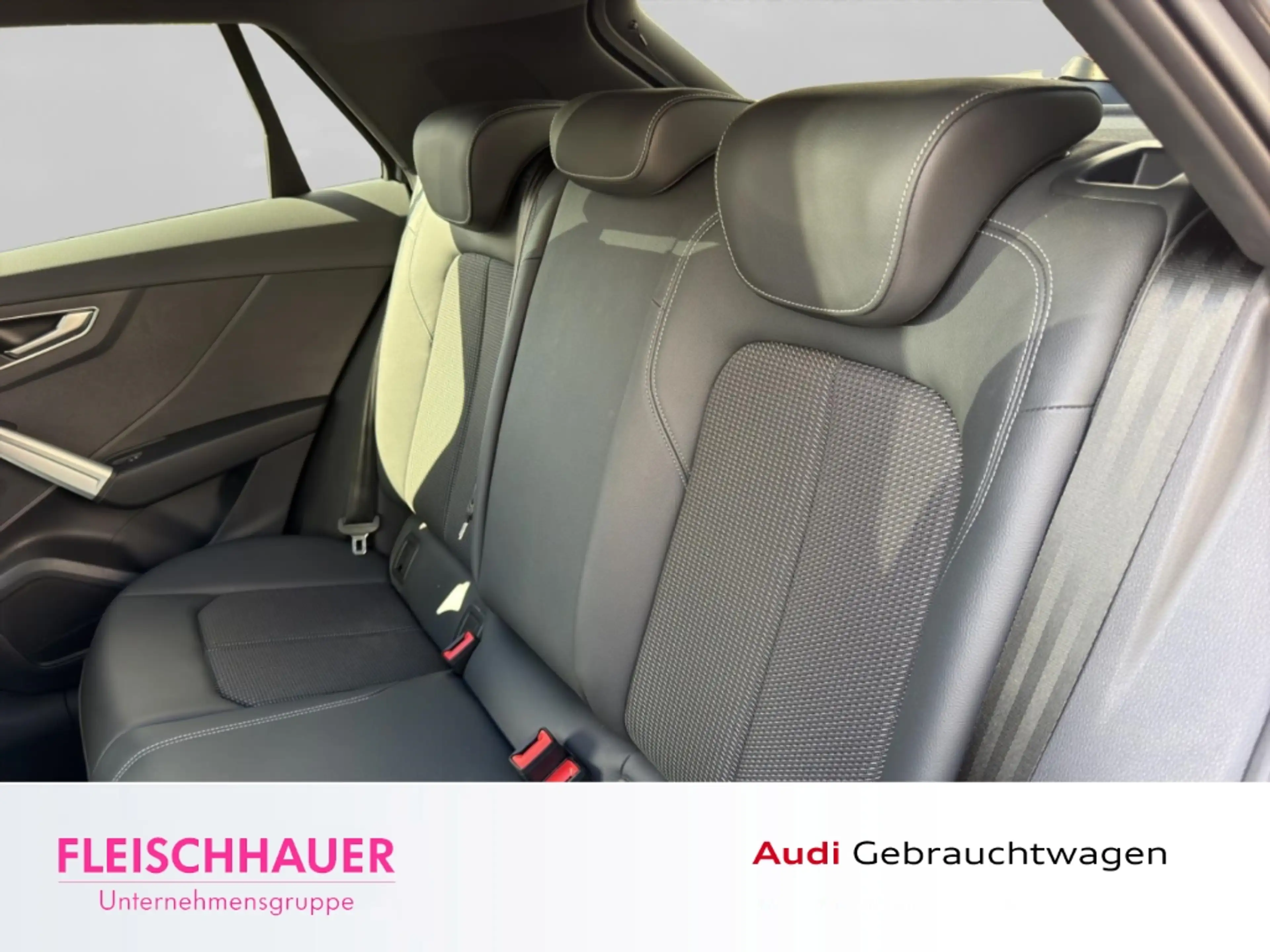 Audi Q2 35 TFSI S-Line+Matrix+AHK+CarPlay+APS-Plus+RK+ — photo 11