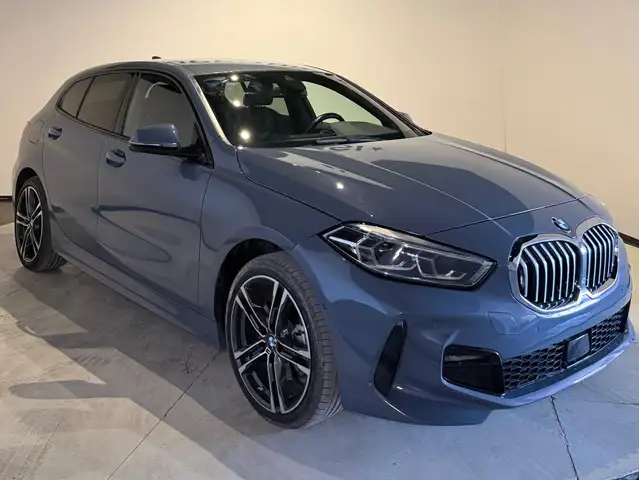 BMW 1 Series view 2