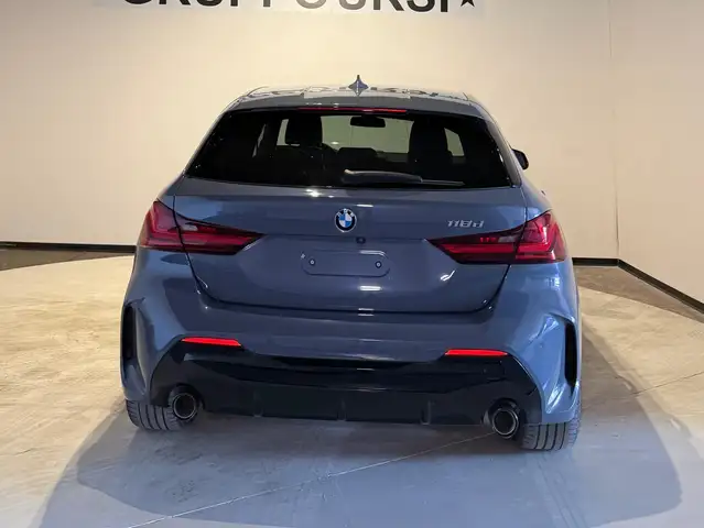 BMW 1 Series view 6