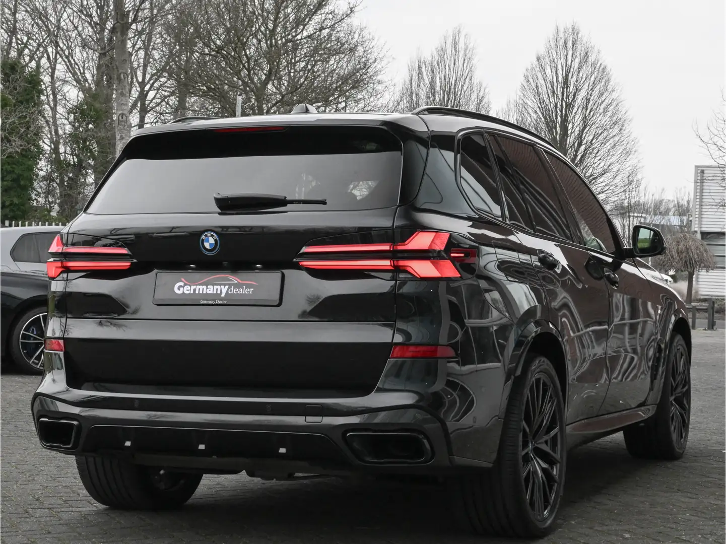 BMW X5 xDrive50e 489pk M-Sportpakket Pro Black optic Pano Zwart - 2