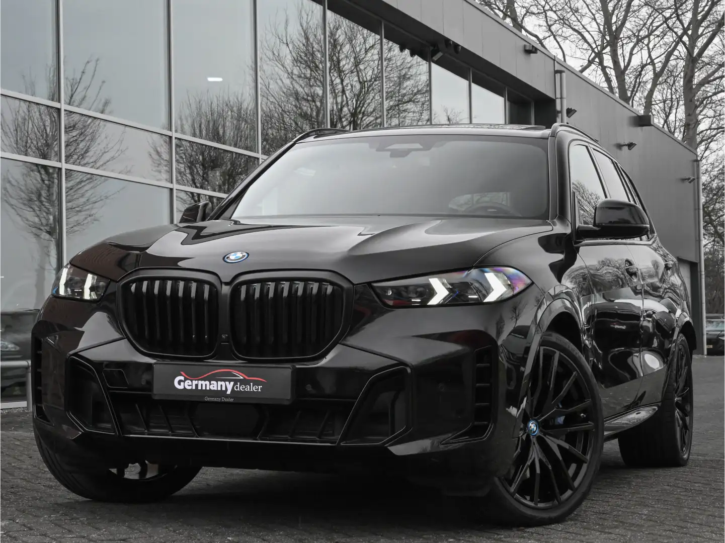 BMW X5 xDrive50e 489pk M-Sportpakket Pro Black optic Pano Zwart - 1