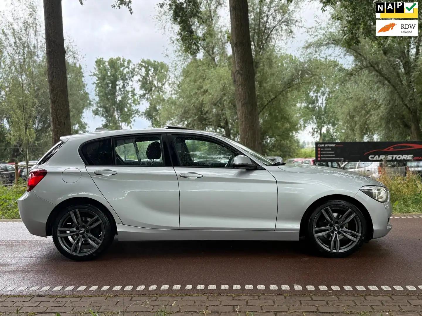 BMW 118 1-serie 118i Business XENON!SCHUIFDAK!NAVI!6BAK! Grijs - 1