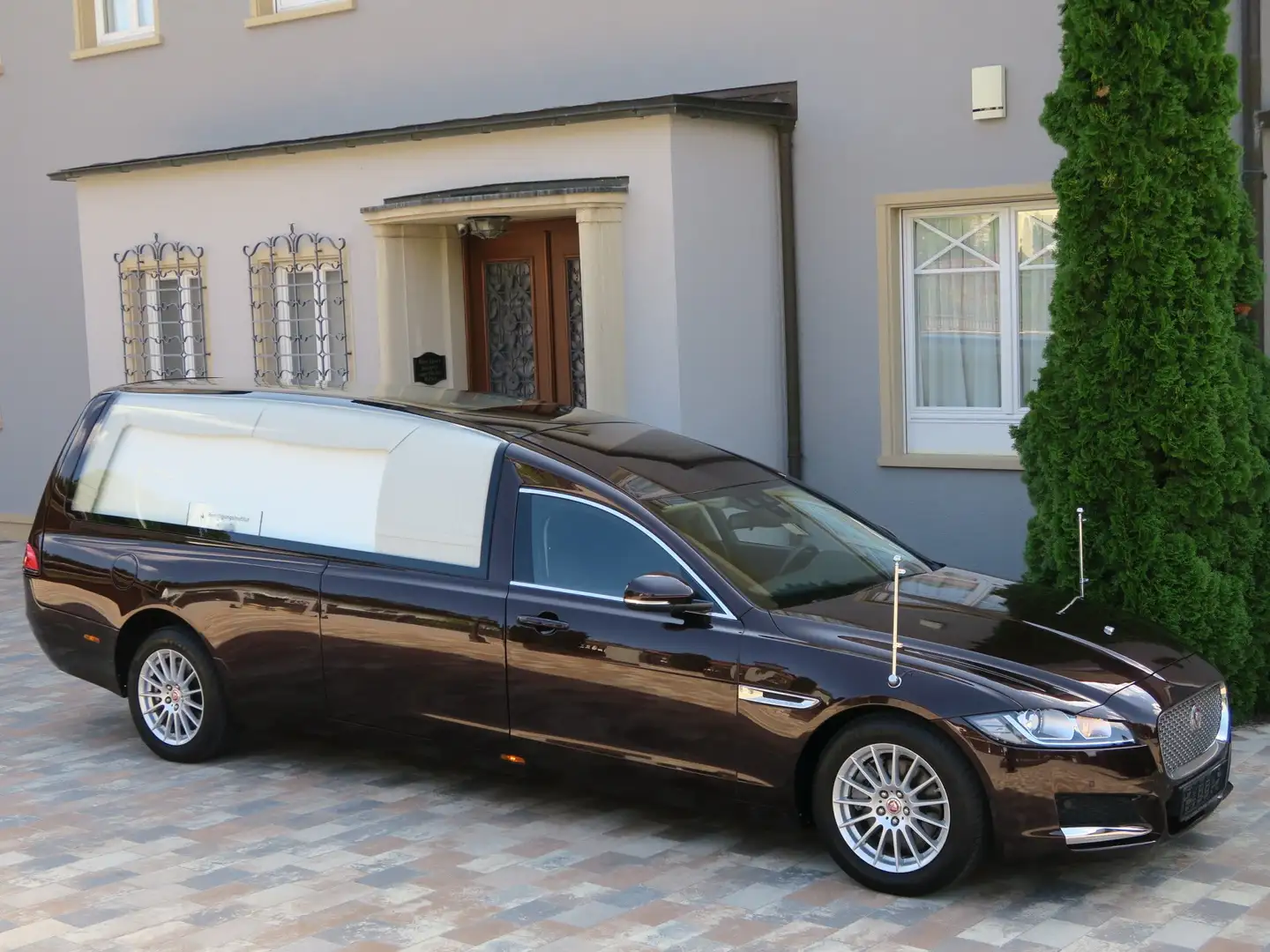 Jaguar XF Bestattungswagen Leichenwagen Jaguar,net€66890 Schwarz - 1
