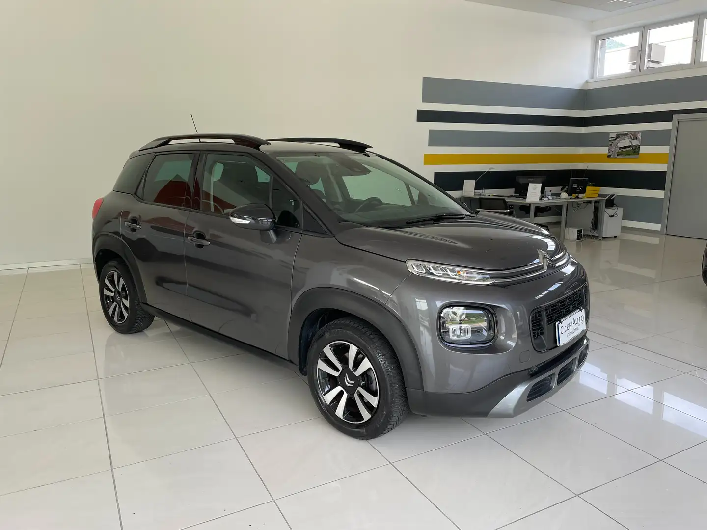 Citroen C3 Aircross 1.2 puretech Shine cinghia dist. nuova Gris - 1