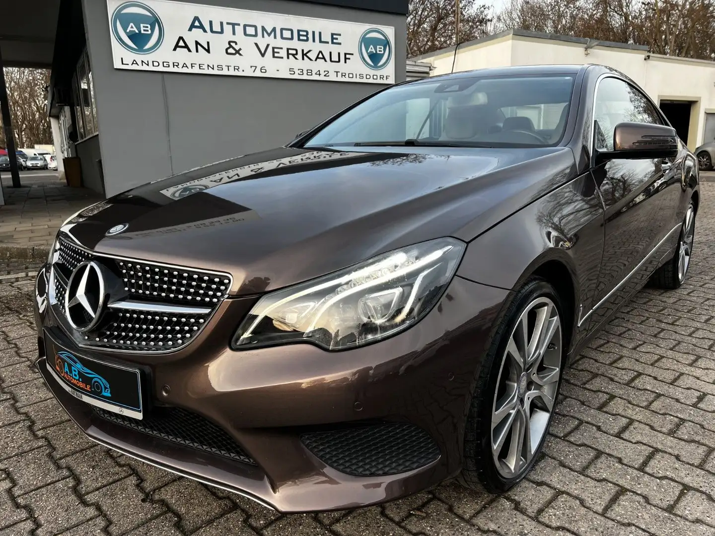 Mercedes-Benz E 350 E Coupe E 350 BlueTec / d Brun - 1