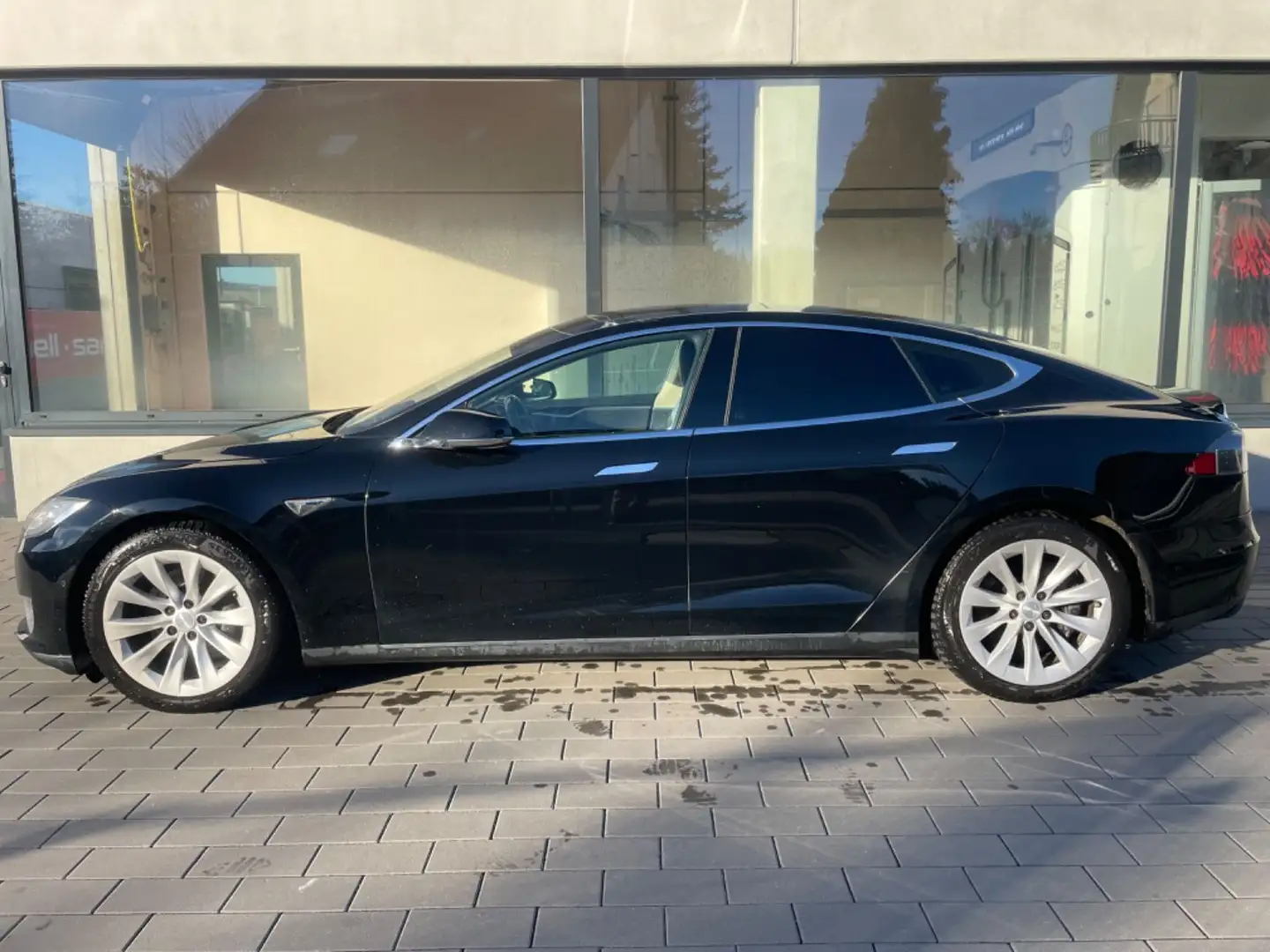 Tesla Model S 4x4 Spur Abstand AHK Free Charging Schwarz - 2