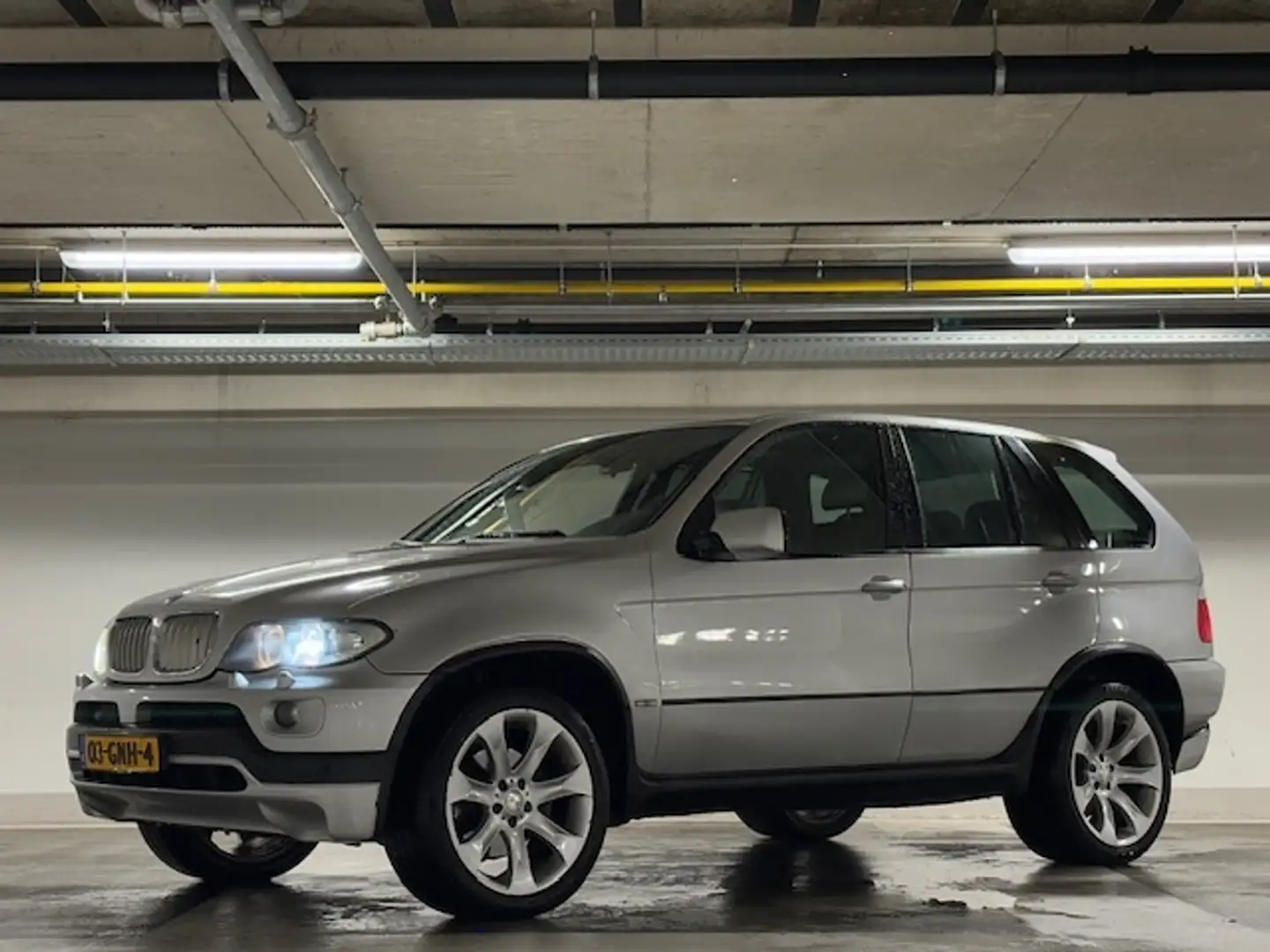 BMW X5 4.4i High Executive - Navi - airco - leder - Pano Gri - 1