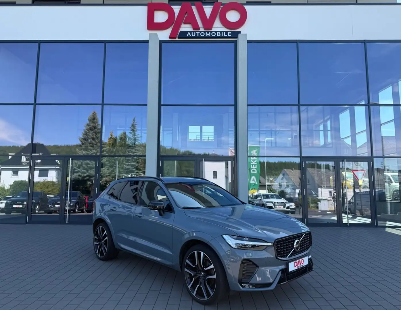 Volvo XC60 R Design 2WD/AHK/360°/ACC Grau - 1