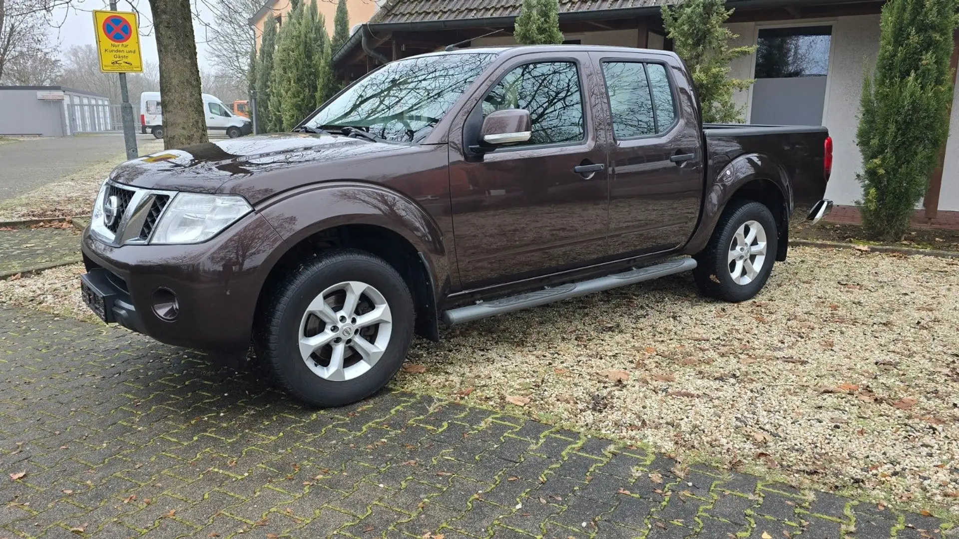 Nissan Navara Pickup Double Cab SE 4X4 Marrón - 2