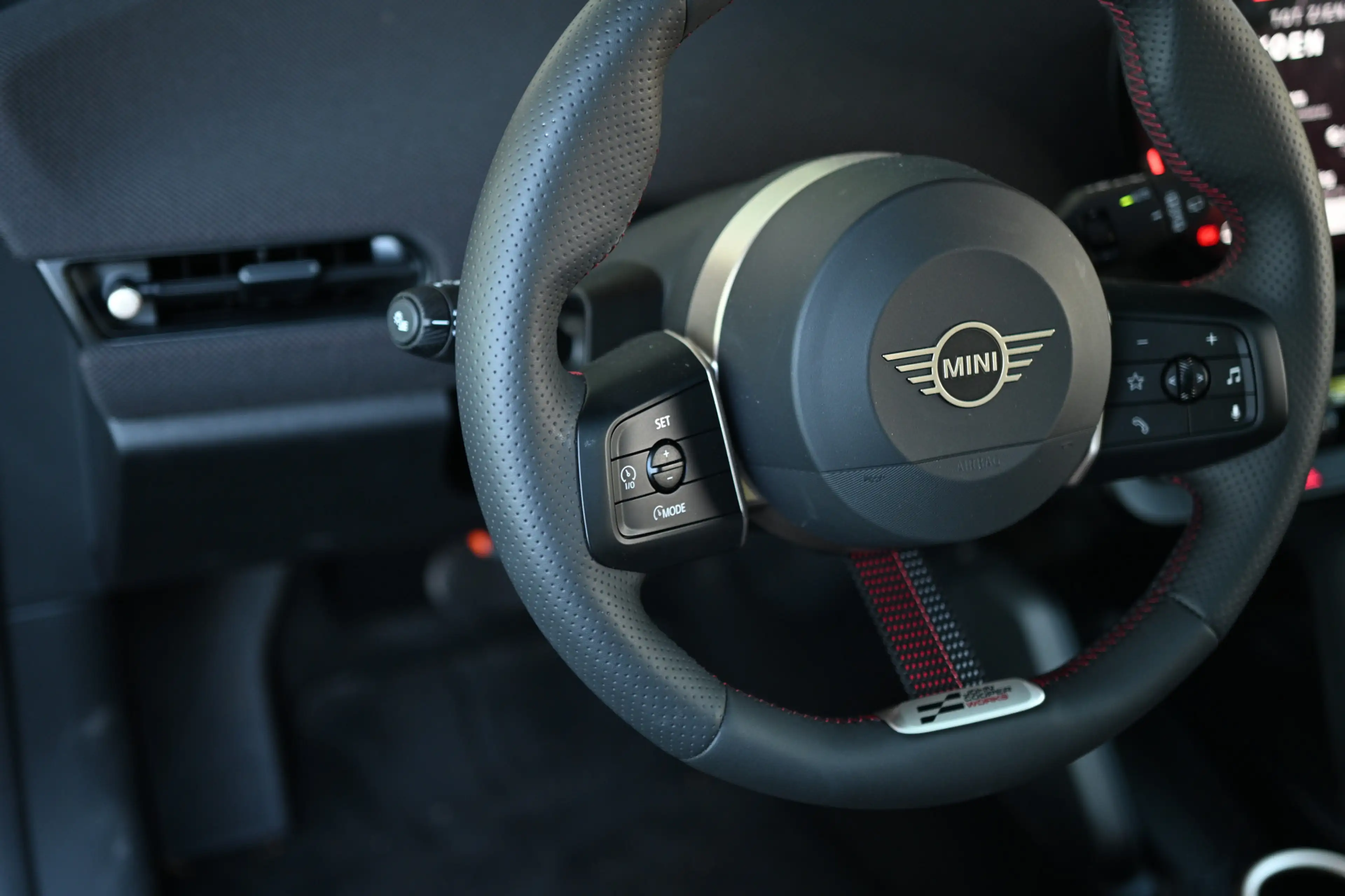 MINI Cooper E Hatchback / John Cooper Works / Pakket M / 18" JCW — photo 11
