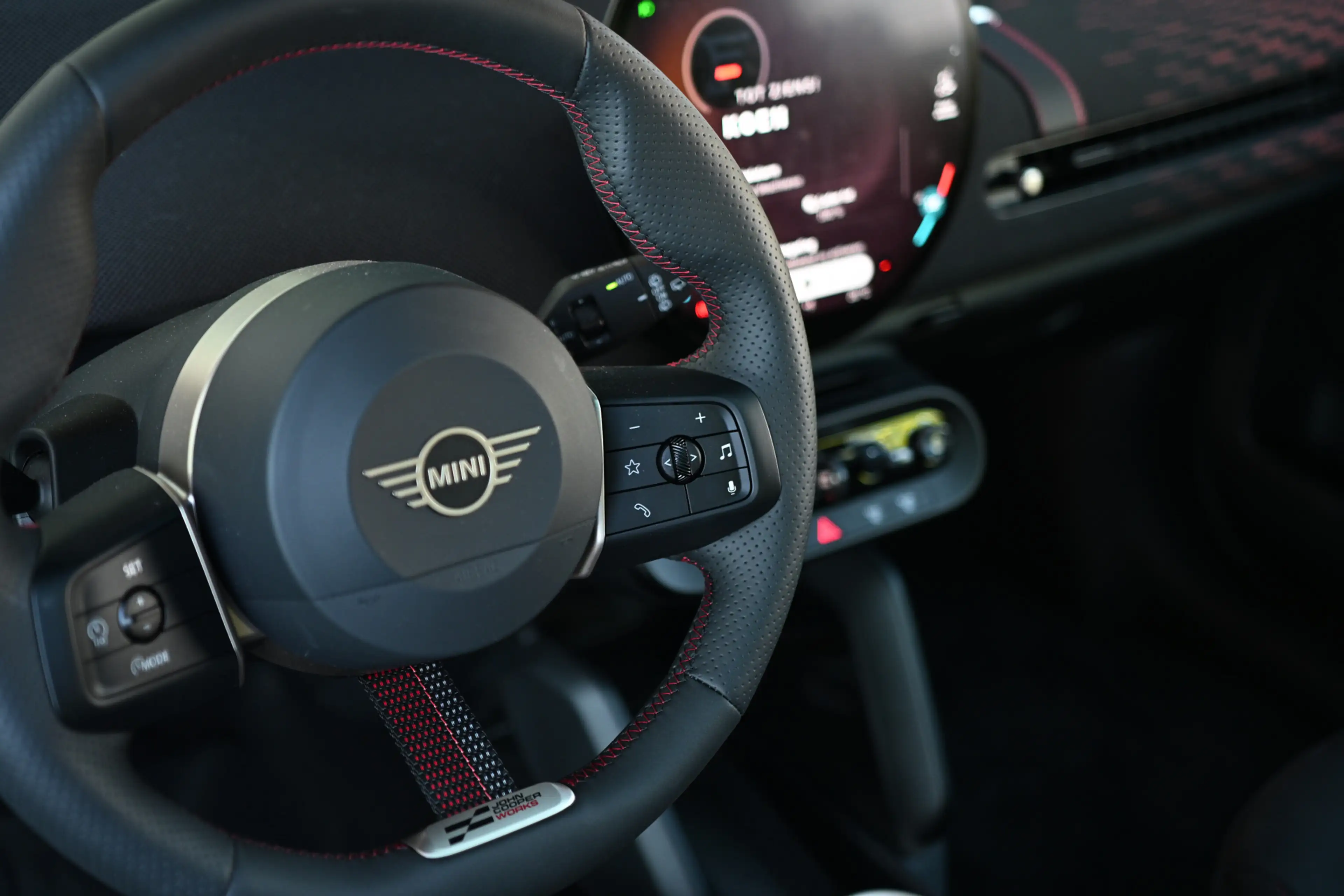 MINI Cooper E Hatchback / John Cooper Works / Pakket M / 18" JCW — photo 15