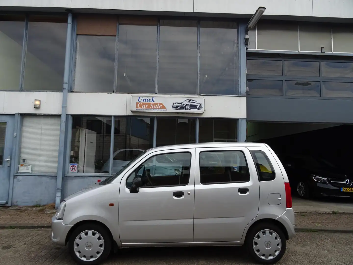 Opel Agila 1.0-12V Essentia Grijs - 2