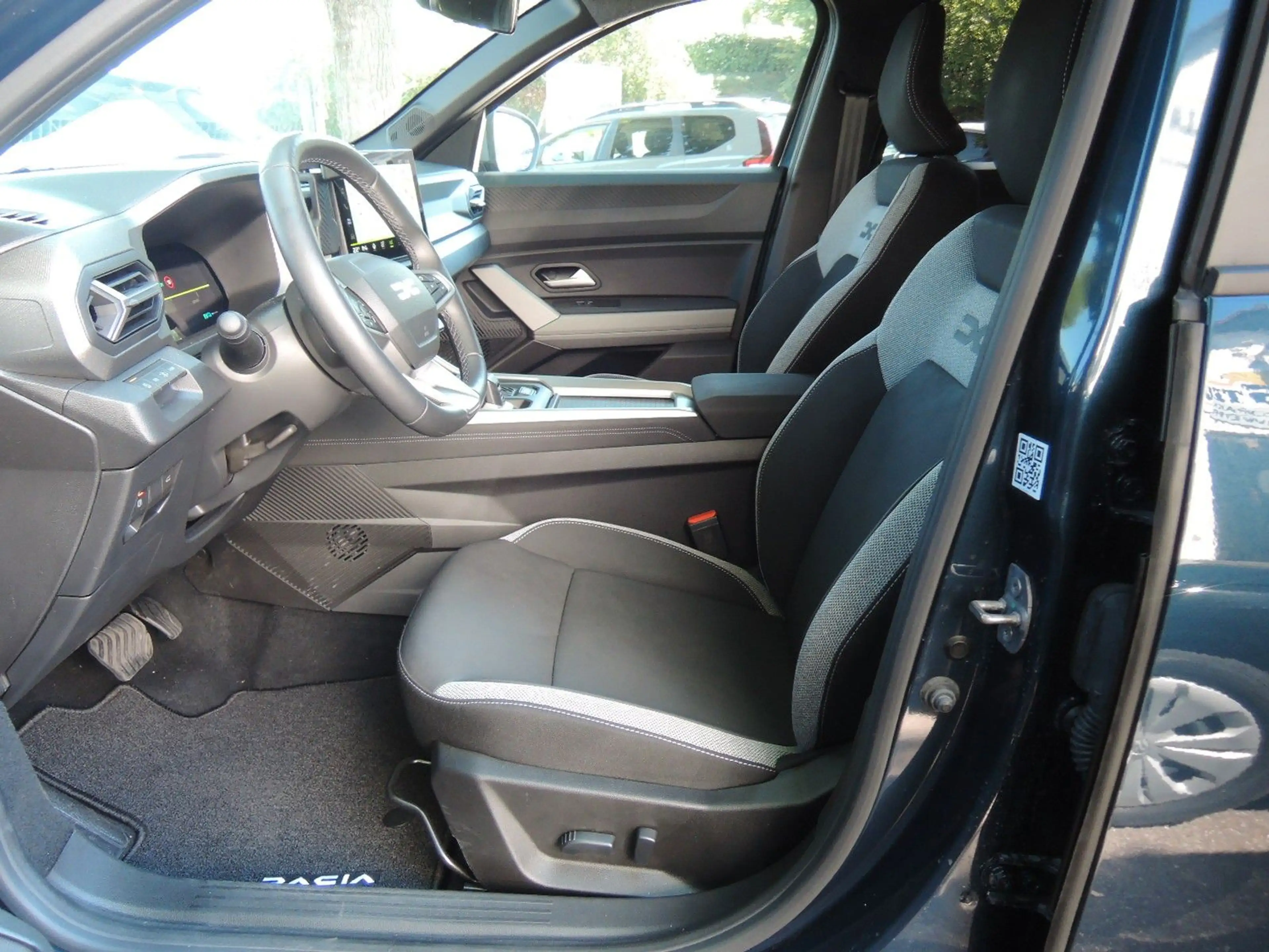 Dacia Bigster hybrid 155 Journey  GJR, SHZ,Kamera — photo 12