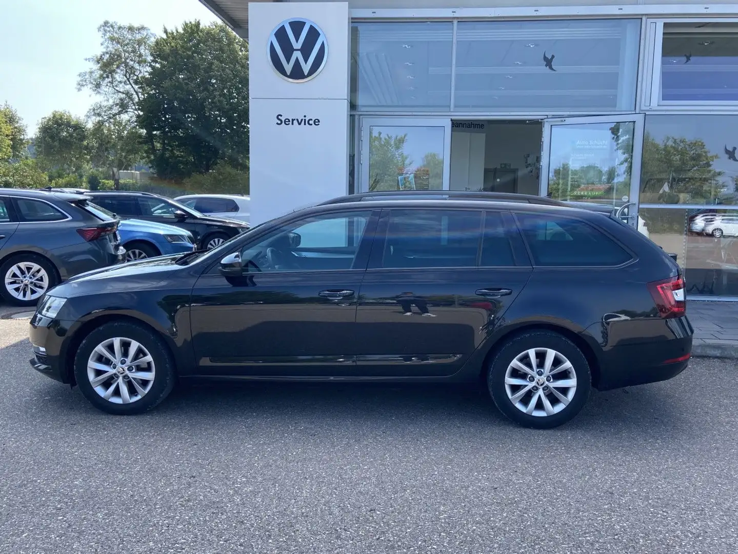 Skoda Octavia Combi 2.0 TDI DSG Tour AHK+16"+NAVI+LED+ Schwarz - 2