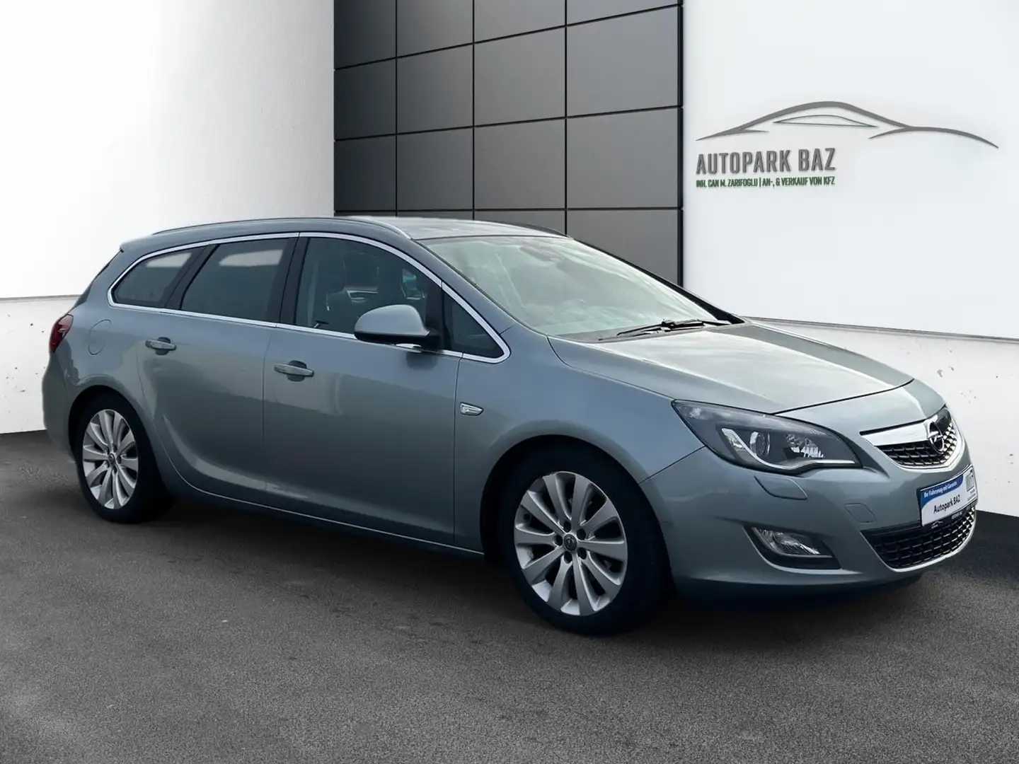 Opel Astra J Sports Tourer Innovation AUTOMATIK Silber - 2