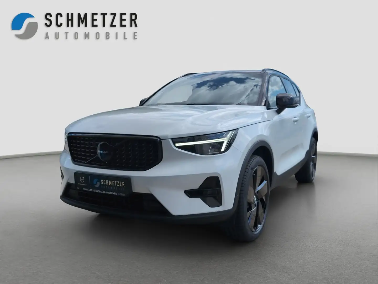 Volvo XC40 +Black+Edition+B3+Plus+Alarm+HarmanK+Kamera+ Weiß - 1