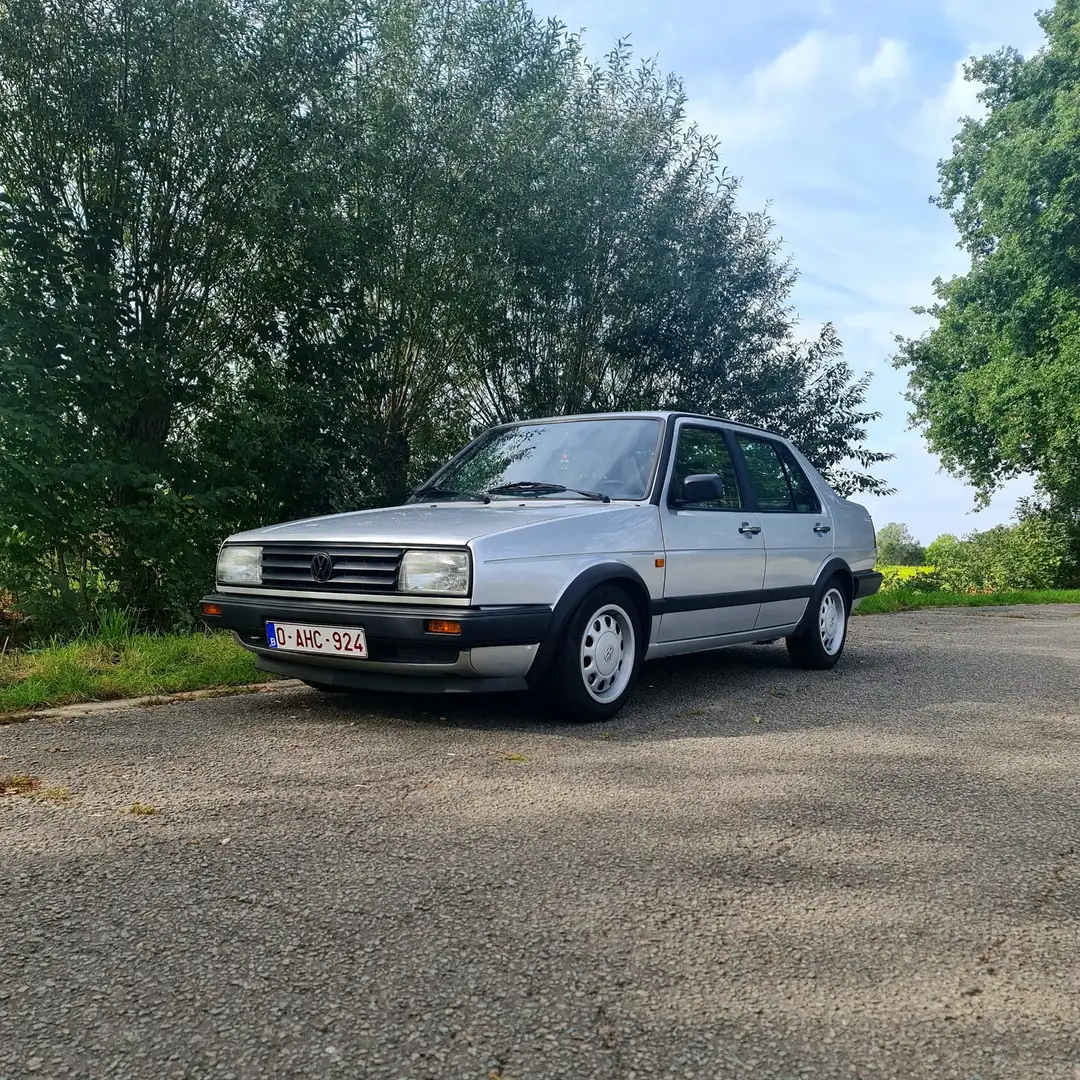 Volkswagen Jetta - 1