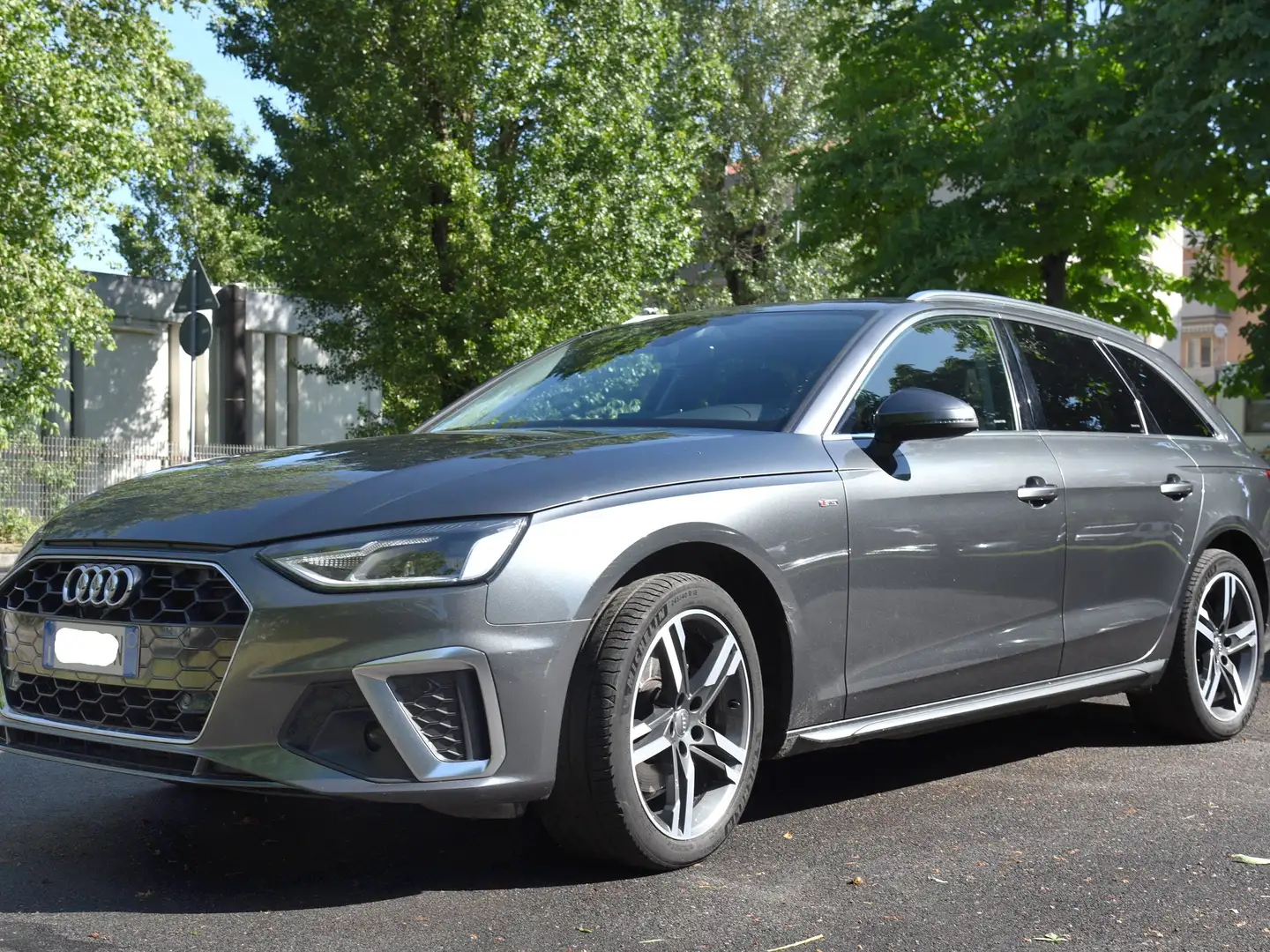 Audi A4 A4 V 2021 Avant 40 2.0 g-tron S Line  170 cv Grigio - 2