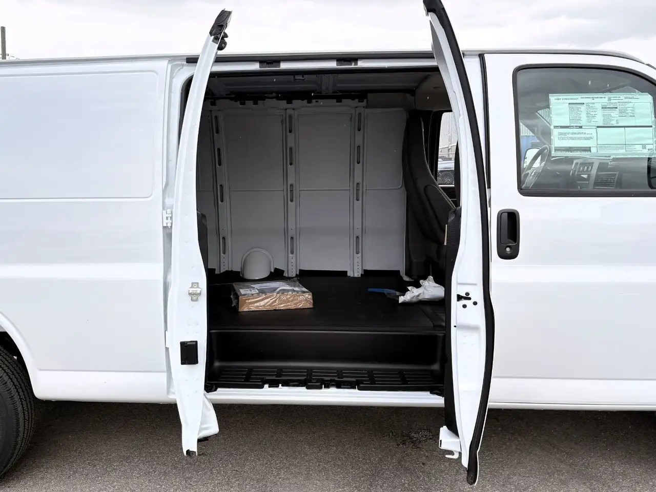 Chevrolet Express 2500 снимка Chevrolet Express 2500