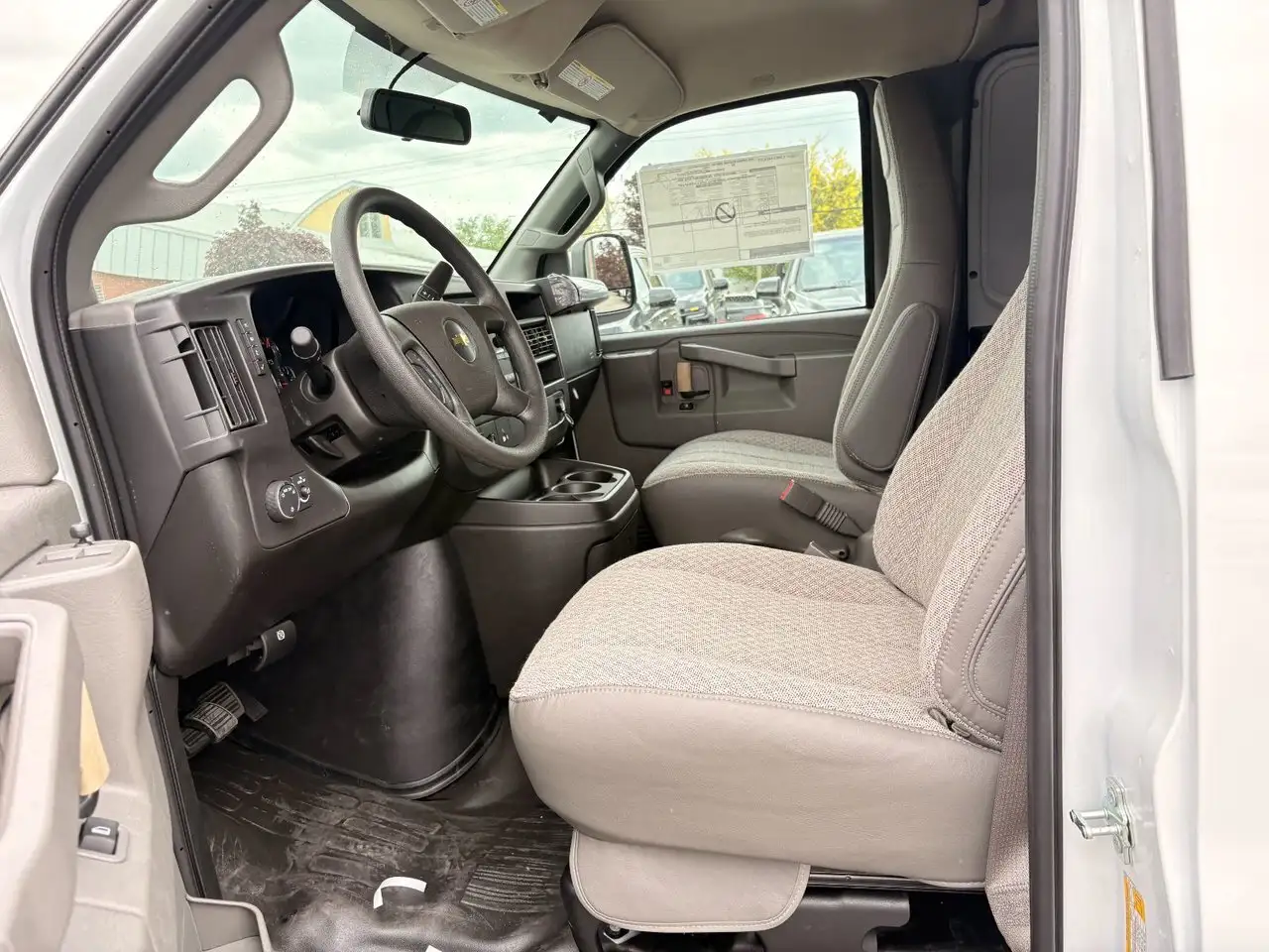 Chevrolet Express 2500 снимка Chevrolet Express 2500