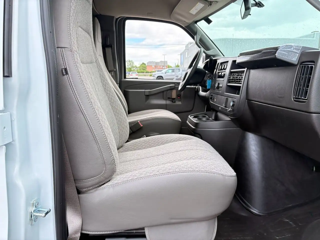 Chevrolet Express 2500 снимка Chevrolet Express 2500
