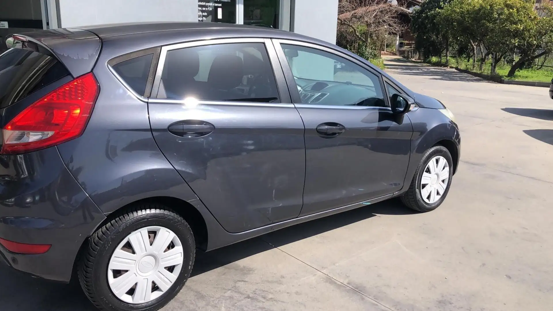Ford Fiesta 1.4 TDCi 68CV 5 porte Titanium Gris - 1