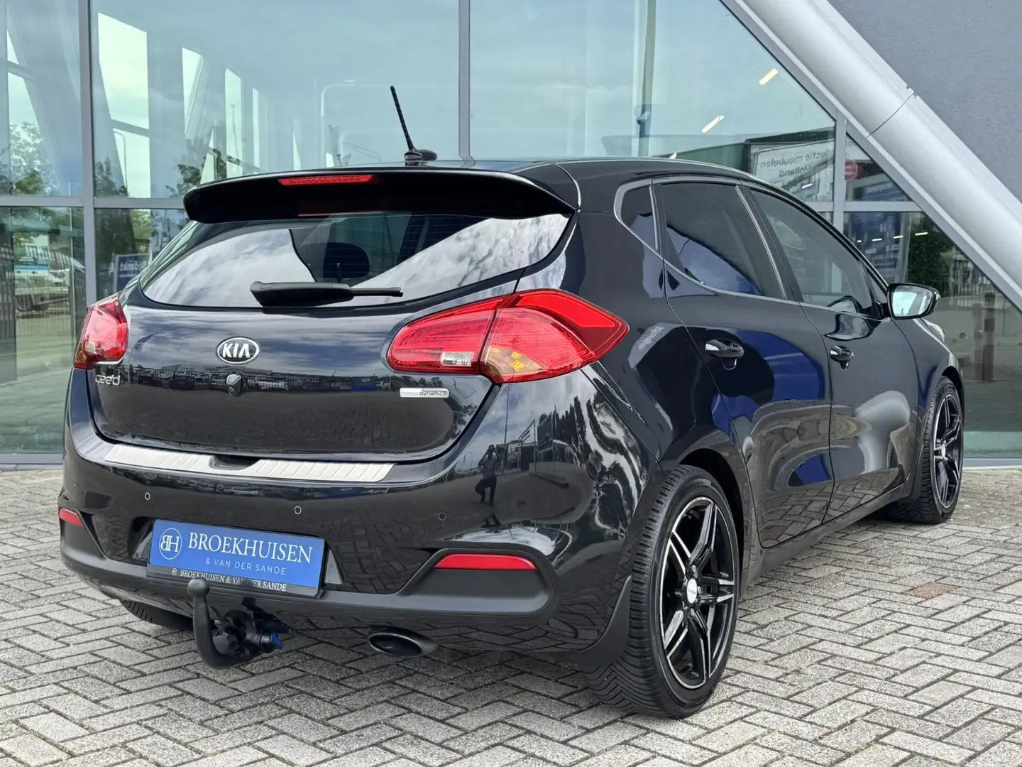 Kia Ceed / cee'd 1.6 GDI DynamicLine 135pk Trekhaak / Camera / Crui Zwart - 2