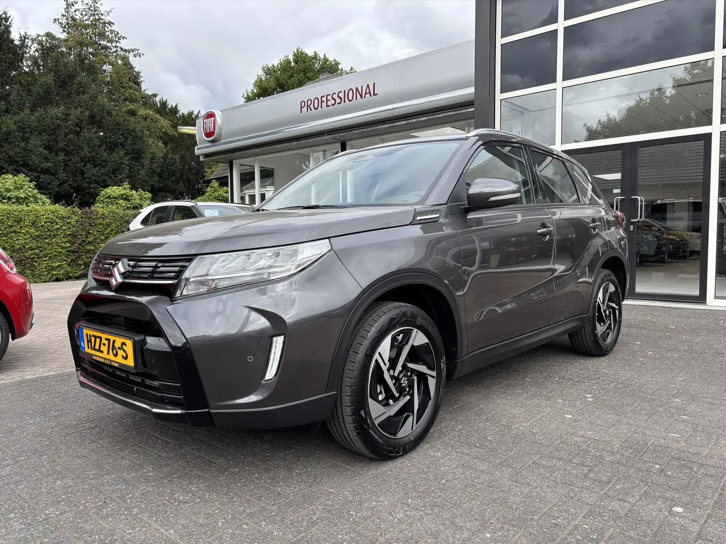 Suzuki Vitara 1.4 Boosterjet Smart Hybrid 110pk Style Automaat Grijs - 2