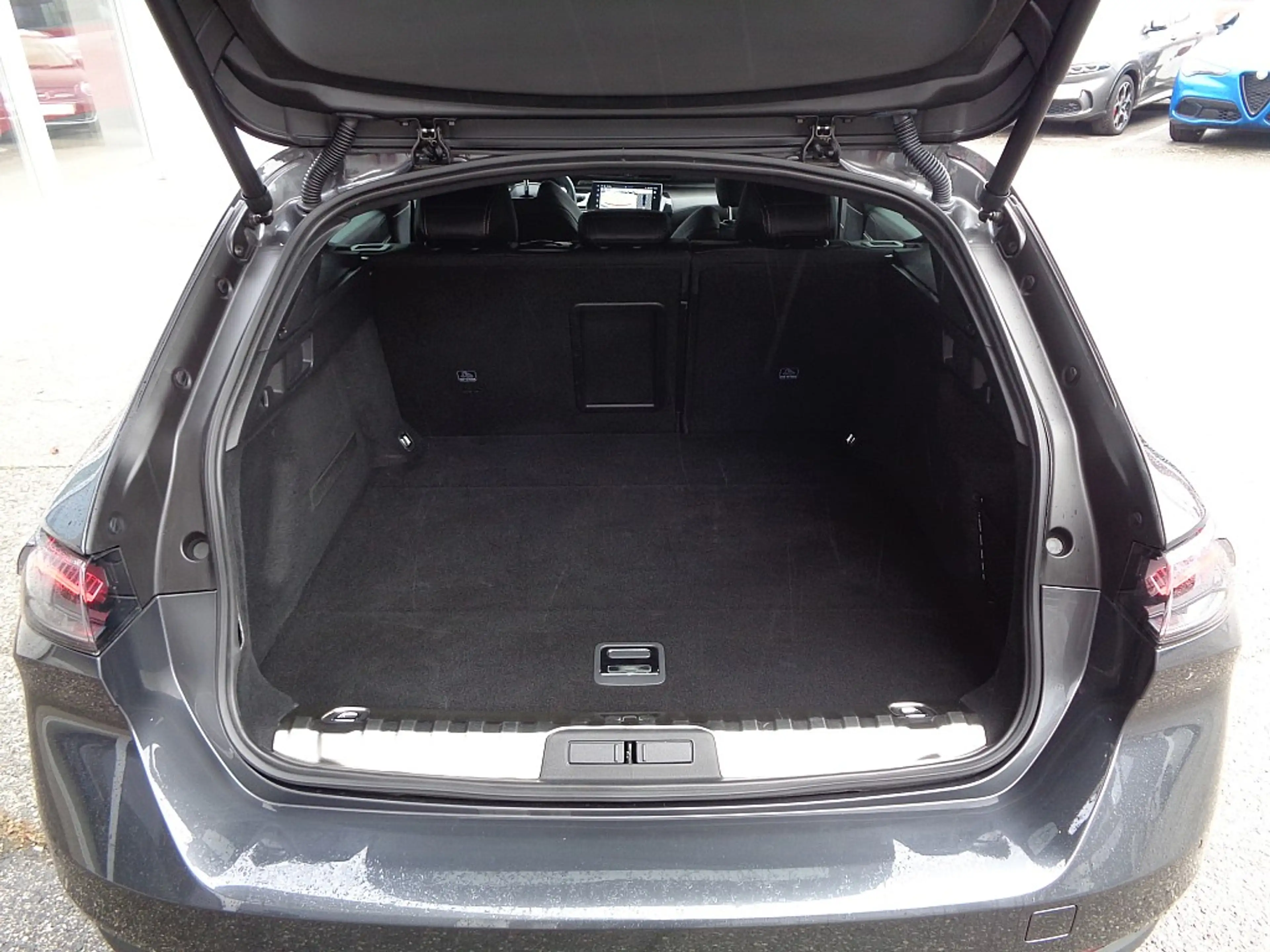 Peugeot 508 SW 1,5 BlueHDi 130 EAT8 Allure Automatik AKTION! — photo 9