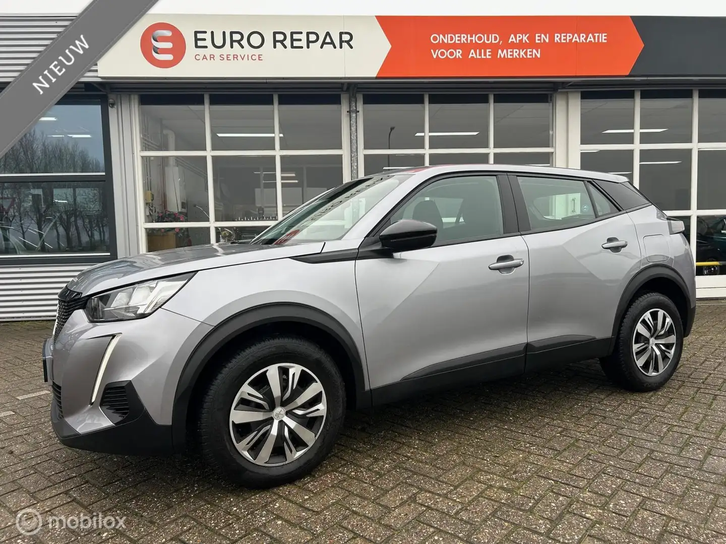 Peugeot 2008 1.2 PureTech Active Grau - 1