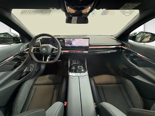 BMW 550 e xDrive M Sportpaket Pro | AHK | Innopaket | Trav Ansicht 9
