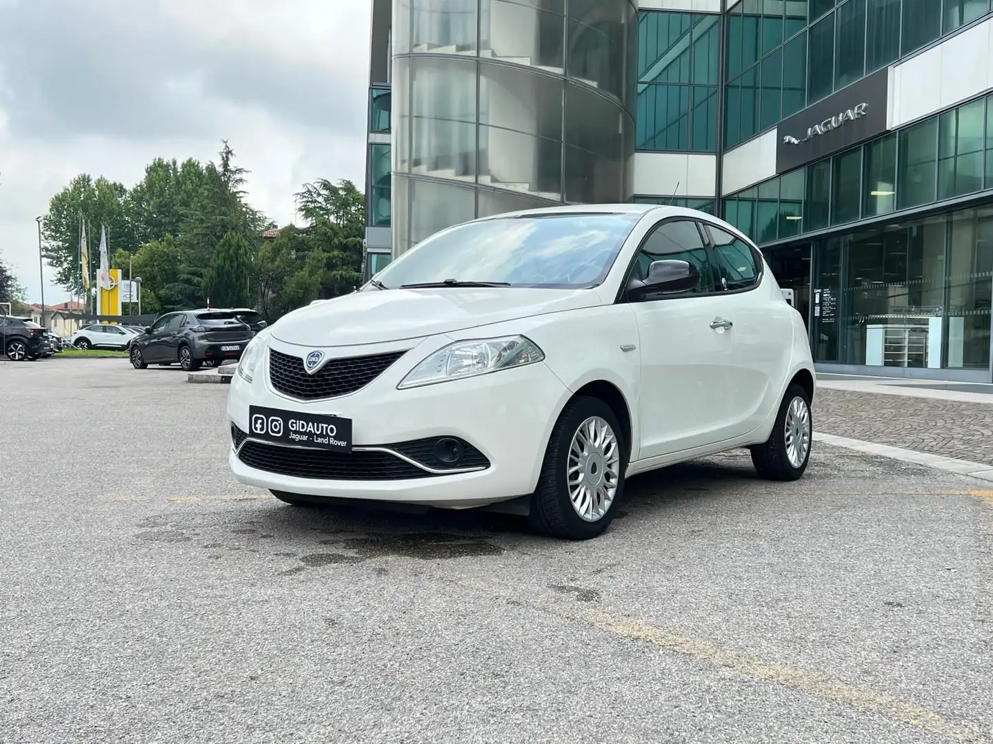 Lancia Ypsilon Ypsilon 1.2 69 CV 5 porte GPL Ecochic Gold Blanc - 2