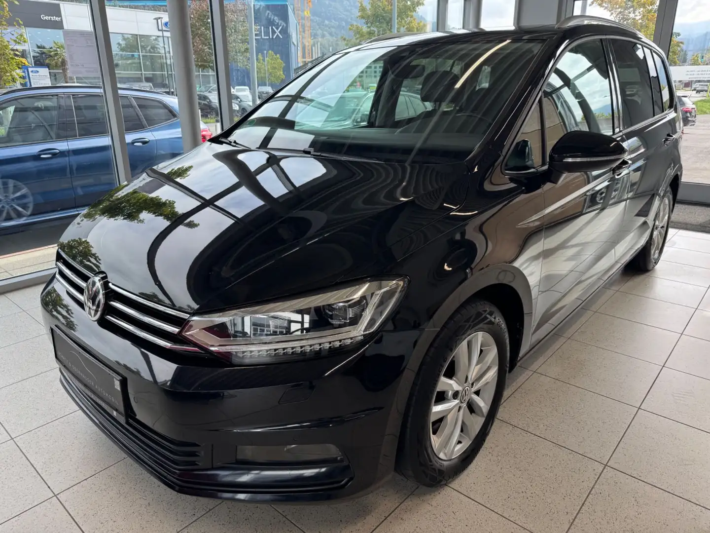 Volkswagen Touran 1.5 TSI SKY TSI DSG Schwarz - 1