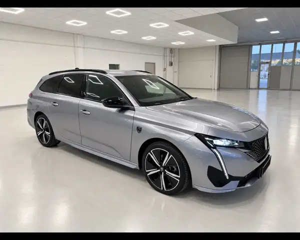 Peugeot 308 view 3