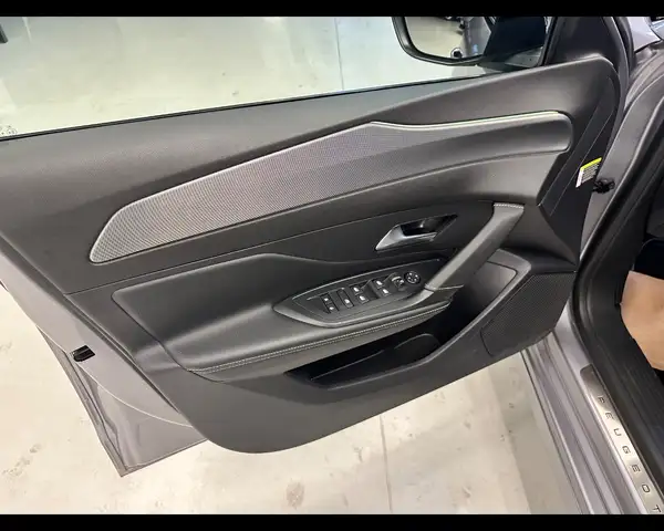 Peugeot 308 view 8