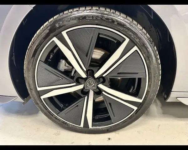 Peugeot 308 view 6