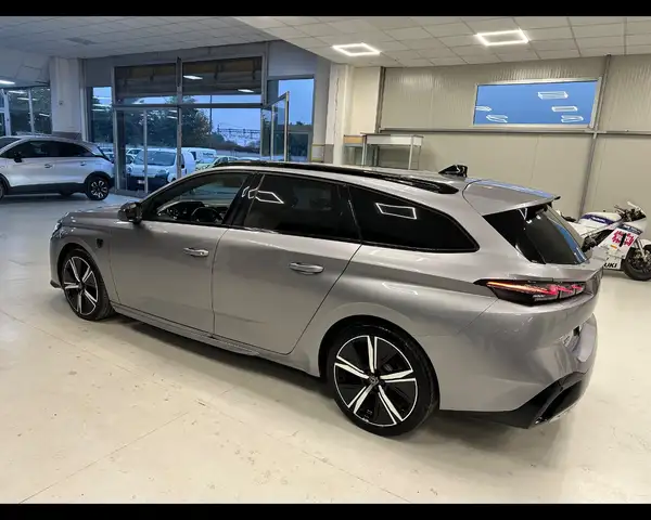 Peugeot 308 view 5