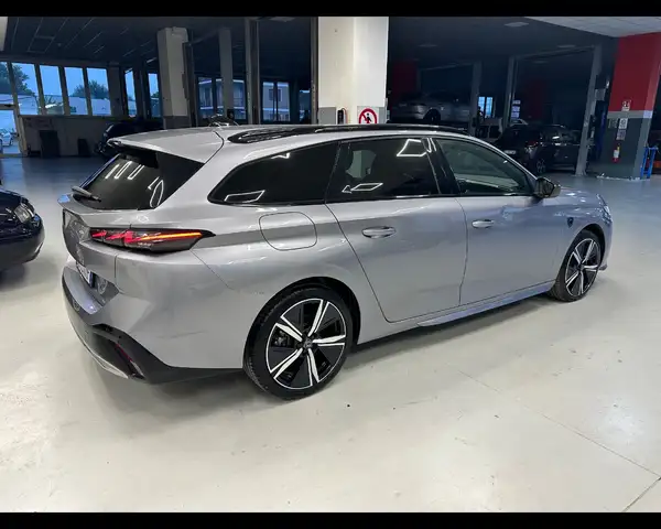 Peugeot 308 view 4