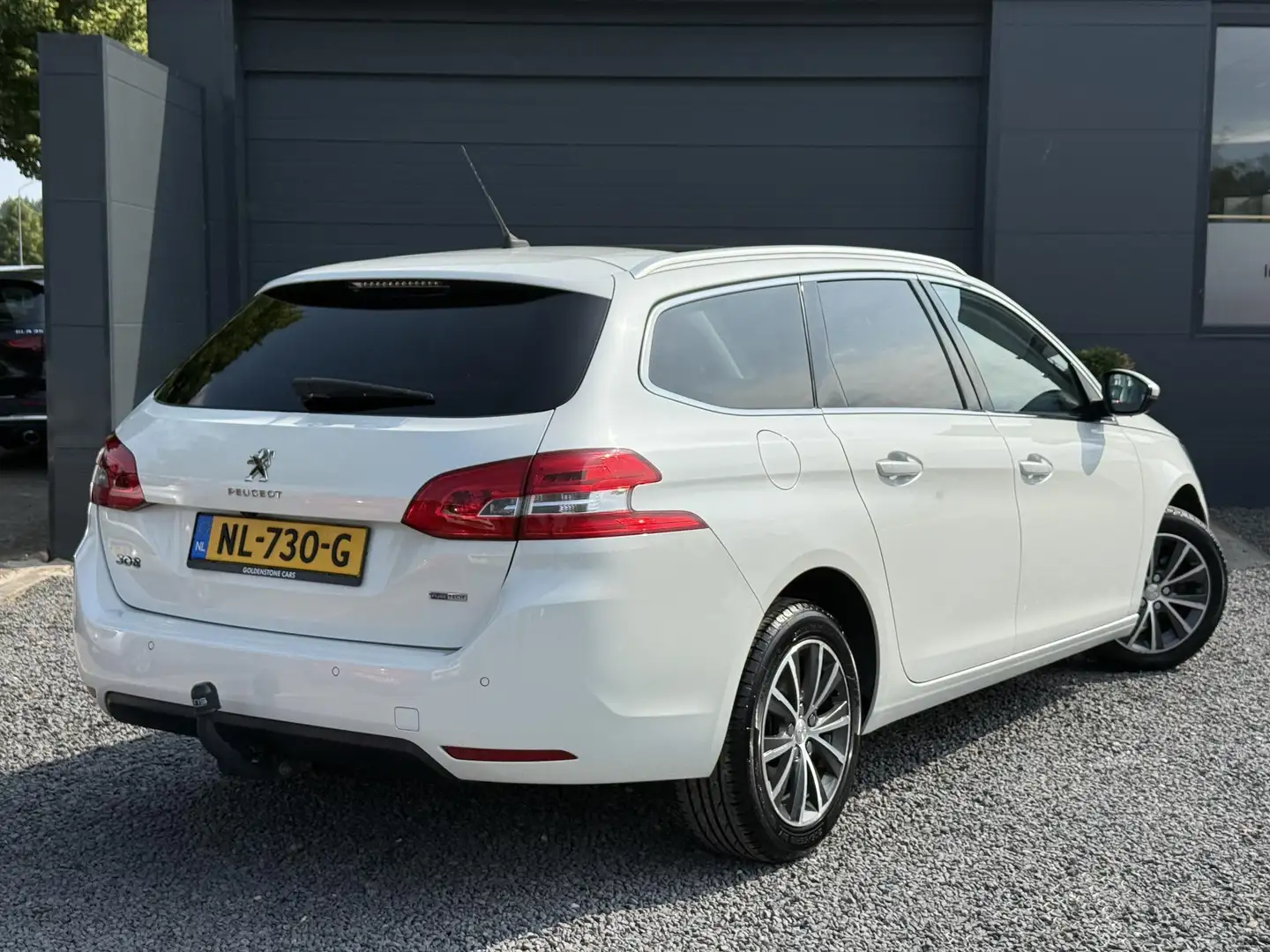 Peugeot 308 SW 1.2 PureTech Allure Navi,Pano,131pk,Trekhaak,Ca Wit - 2