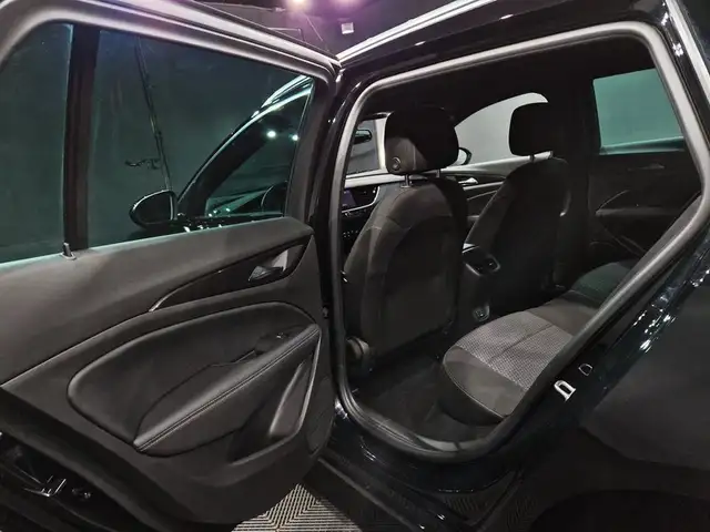 Opel Insignia view 9