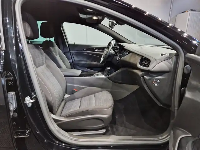Opel Insignia view 10